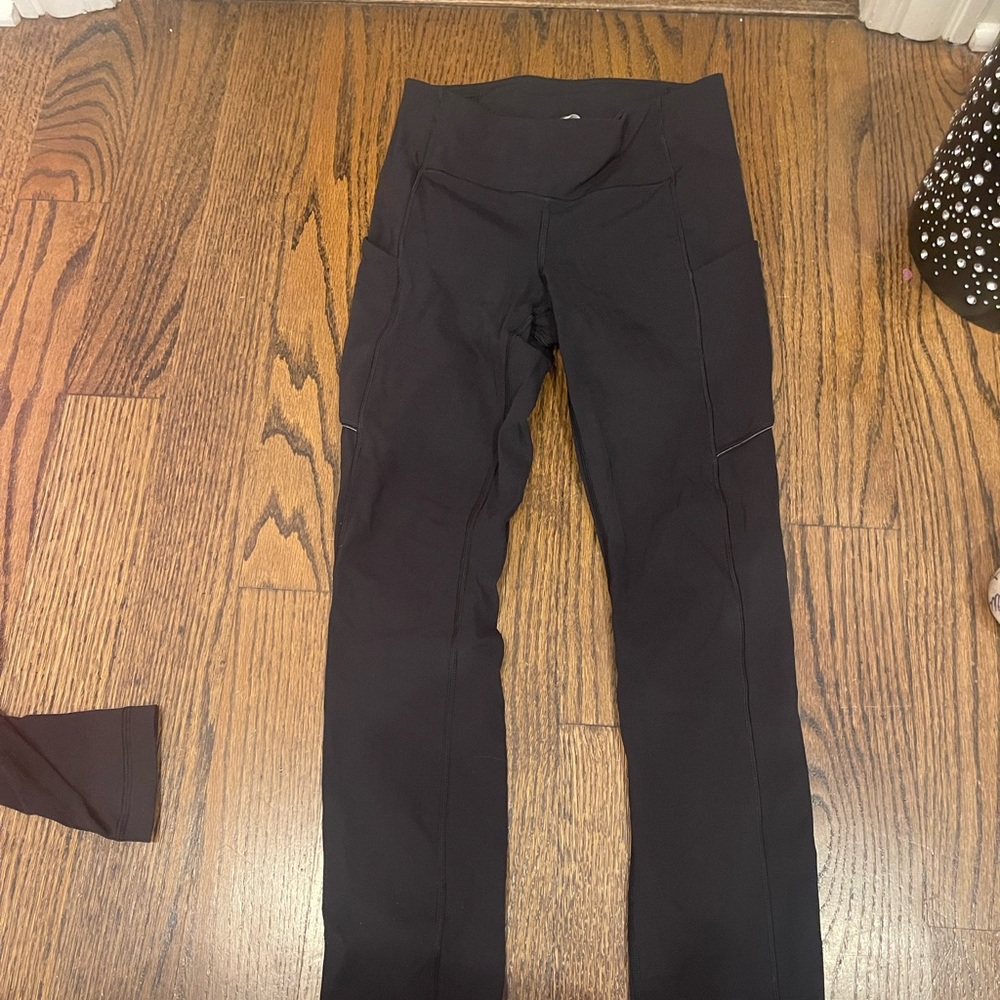 Black cropped lululemon leggings with pockets and drawstring